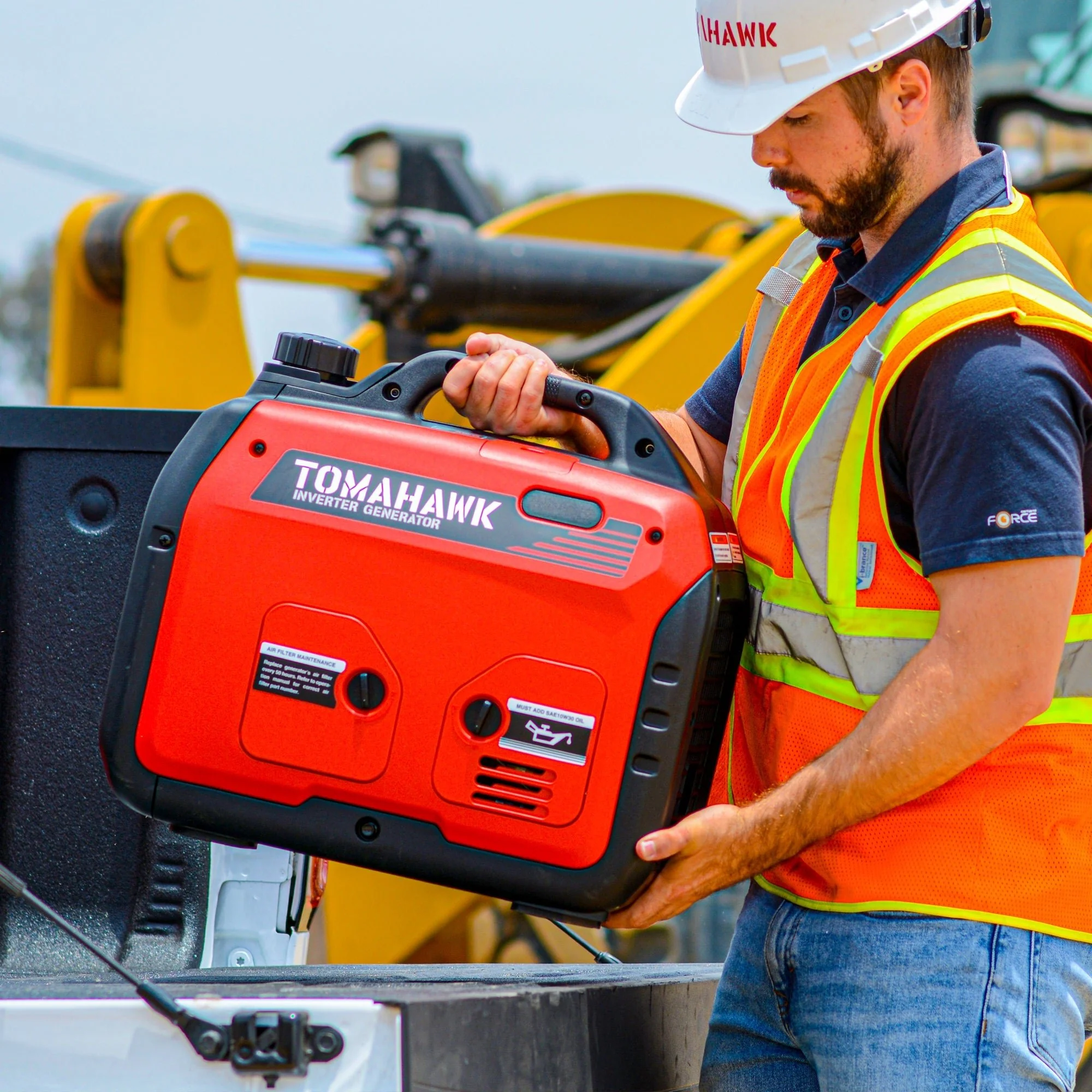 Tomahawk Power 2000 Watt Inverter Generator Super Quiet Portable Gas Power Professional Use - Image 2